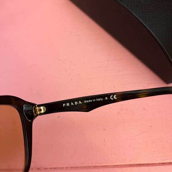 Prada Sunglasses - Picture 4 of 8